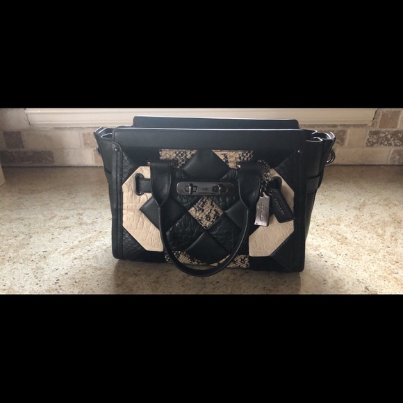 Coach purse - Picture 1 of 2